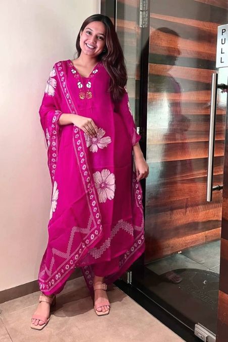 Elegant Floral Embroidered Suit Set with Dupatta