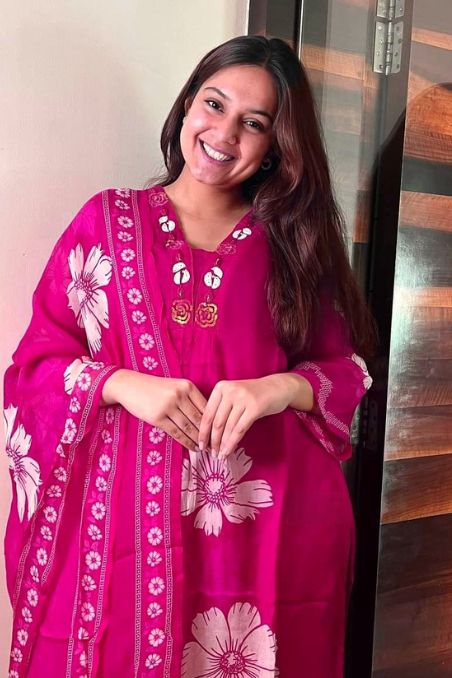 Elegant Floral Embroidered Suit Set with Dupatta