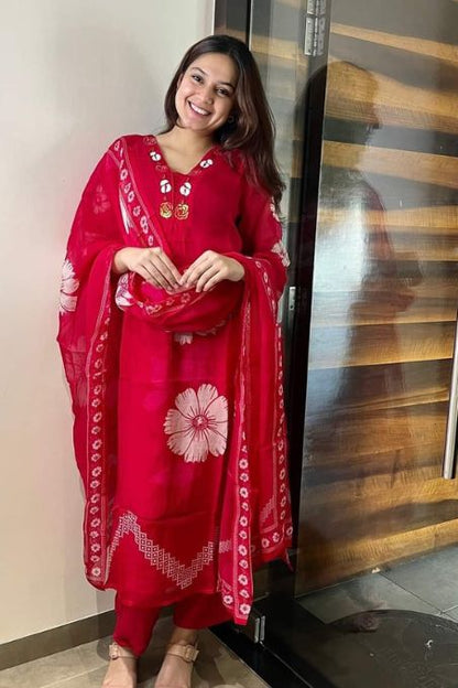 Elegant Floral Embroidered Suit Set with Dupatta