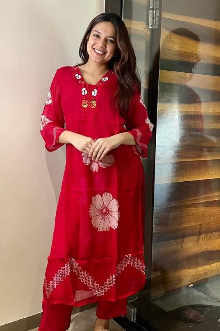 Elegant Floral Embroidered Suit Set with Dupatta