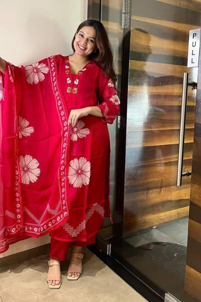 Elegant Floral Embroidered Suit Set with Dupatta