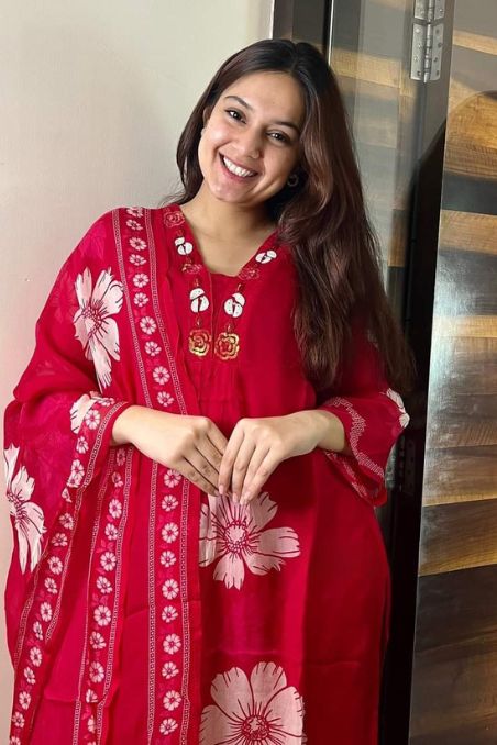 Elegant Floral Embroidered Suit Set with Dupatta