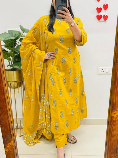 Elegant Printed Suit Set with Dupatta