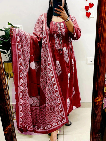 Beautiful Embroidered Suit Set with Dupatta